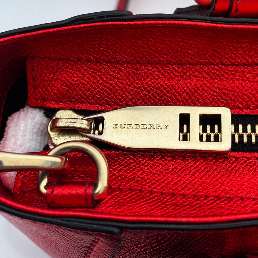Burberry Metallic Red Leather Somerford - Picture 4 of 17